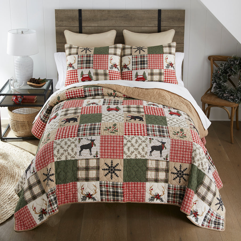 Holly Forest Quilt Set