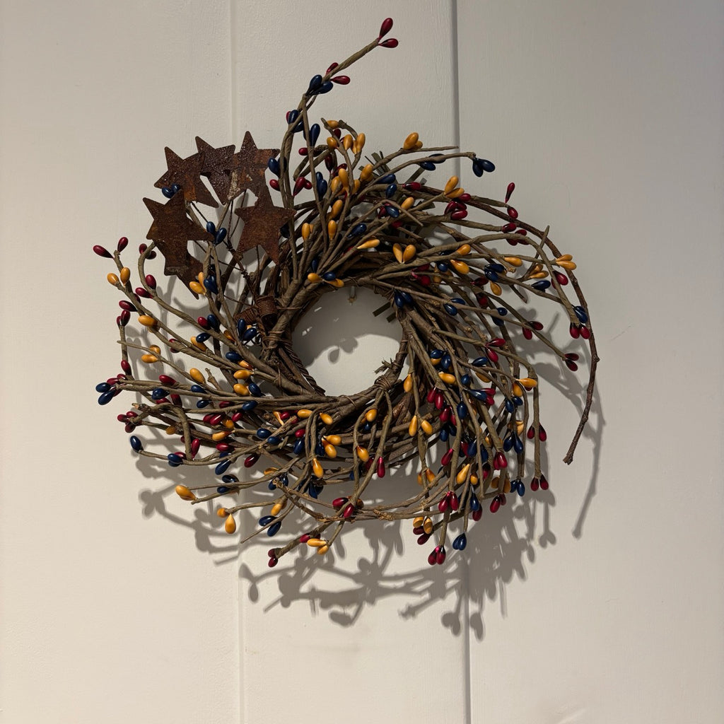 Colonial Mix Pip Berry Wreath with Rusty Stars