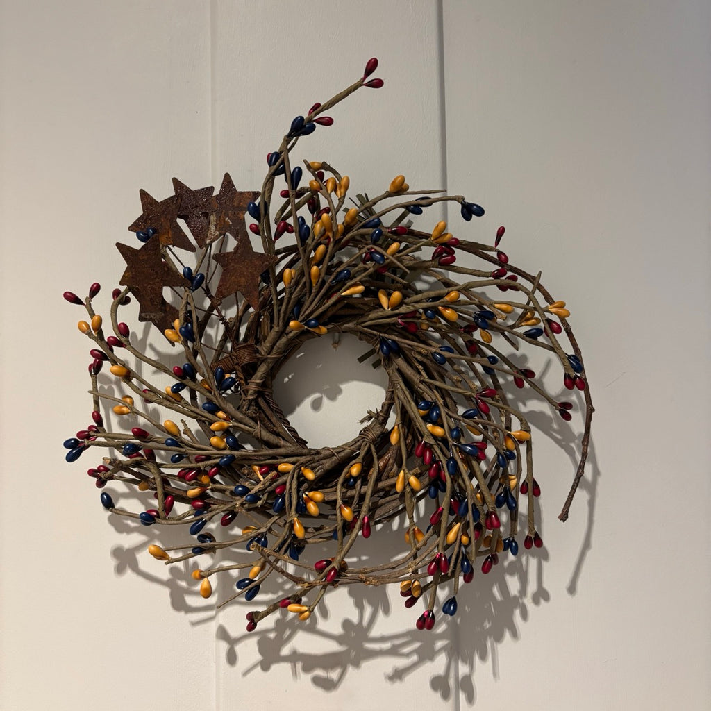 Colonial Mix Pip Berry Wreath with Rusty Stars
