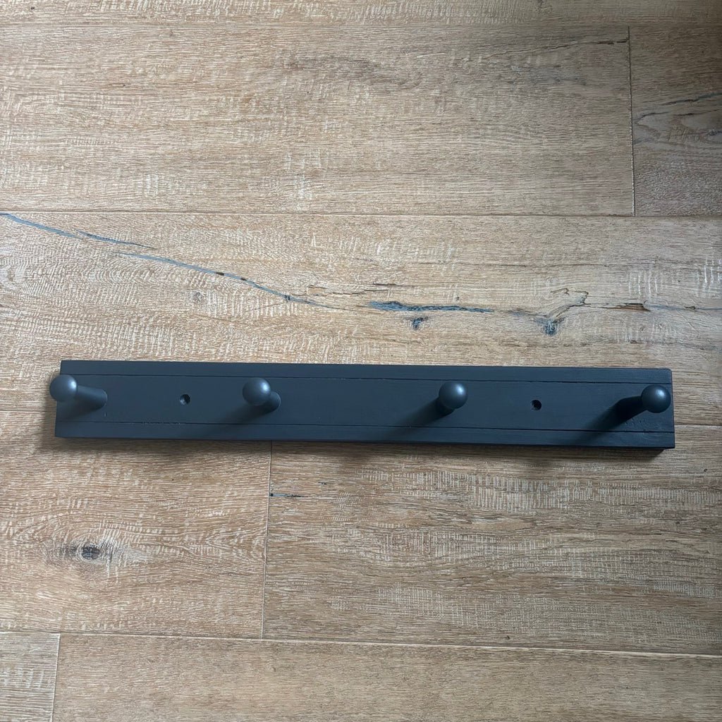 Shaker Peg Rail in F&B Railings