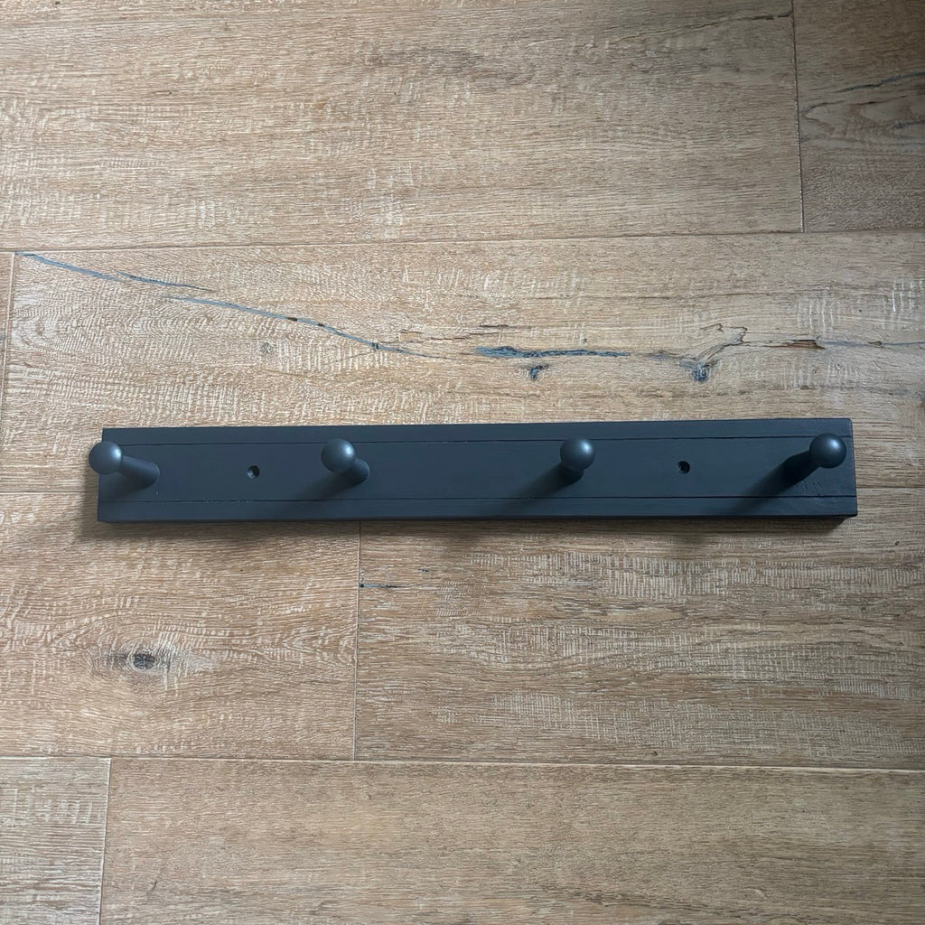 Shaker Peg Rail in F&B Railings