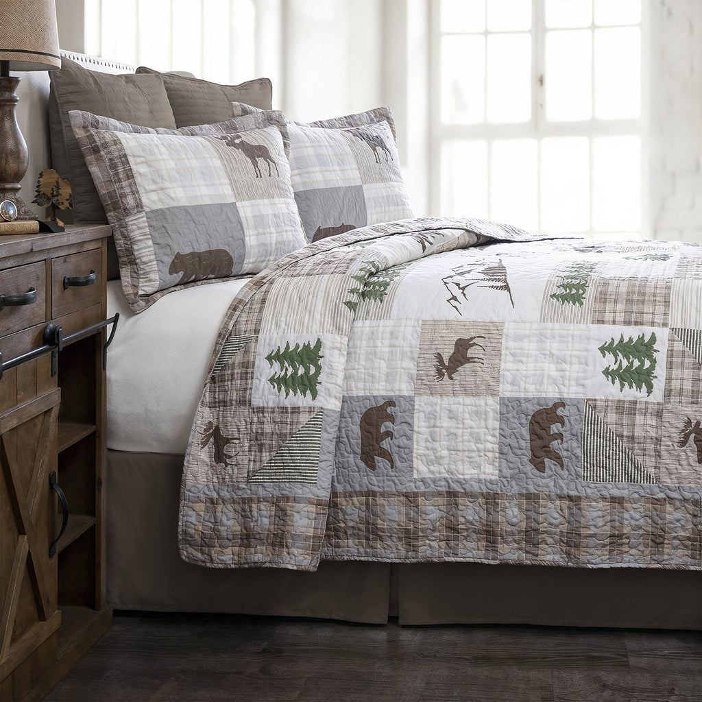 Glacier Patchwork Quilt Set