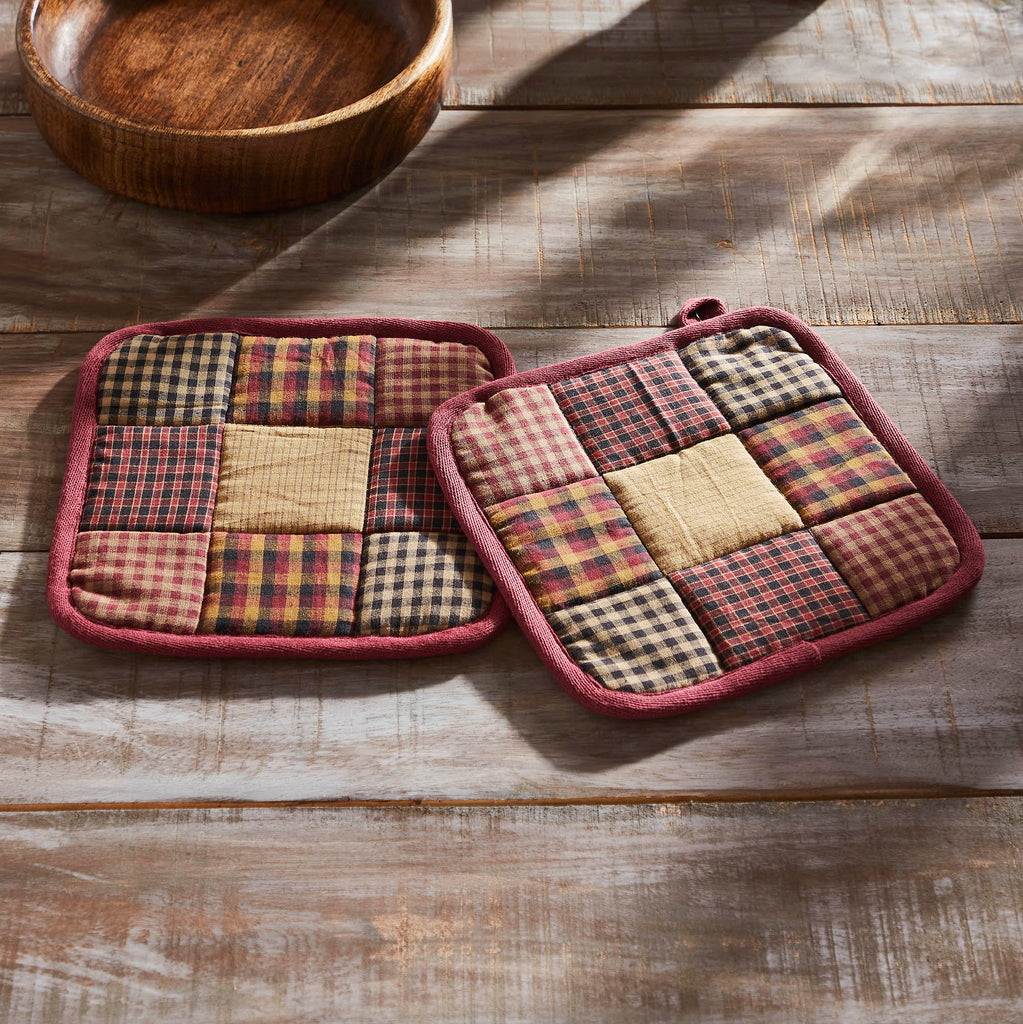 Heritage Farms Primitive Check Pot Holder Set