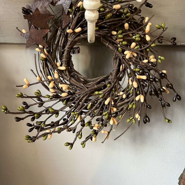 Ivory Olive and Brown Little Pip Berry Wreath with Stars - Olde Glory